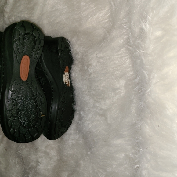 St. Johns Bay S. 6 M Black Suede Wedge Boots - Picture 6 of 7